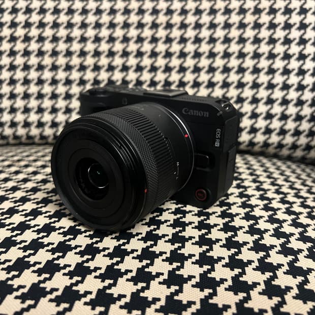 📷 캐논 R50V 블랙 풀박스 판매합니다 (새상품급)