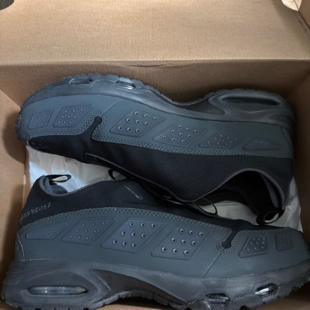 나이키 에어맥스 SNDR 고어텍스 블랙 앤 다크 스모크 그레이 295