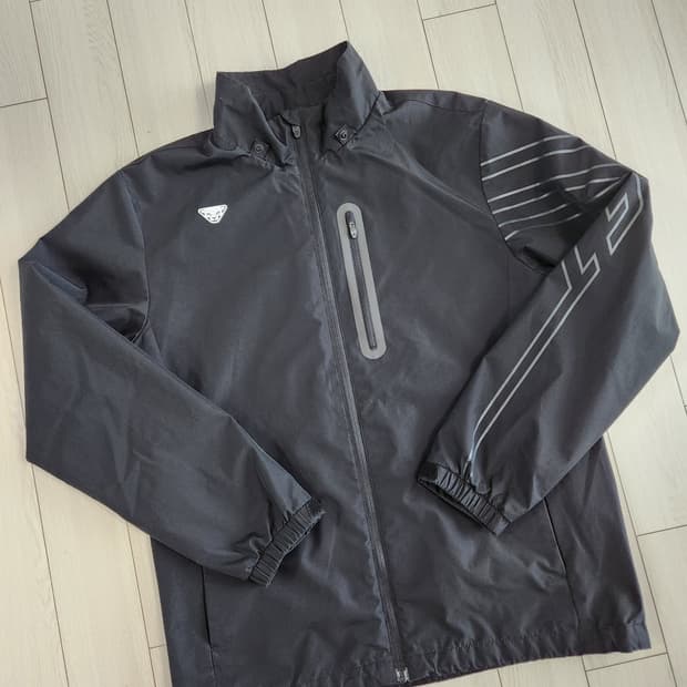 다이나핏 디모션 바람막이 자켓 사이즈100(L)

모자없어요

스포츠웨어