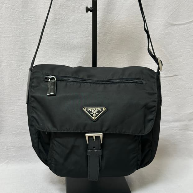 프라다 포코노 나일론 메신저백 버클 크로스백 주우재백