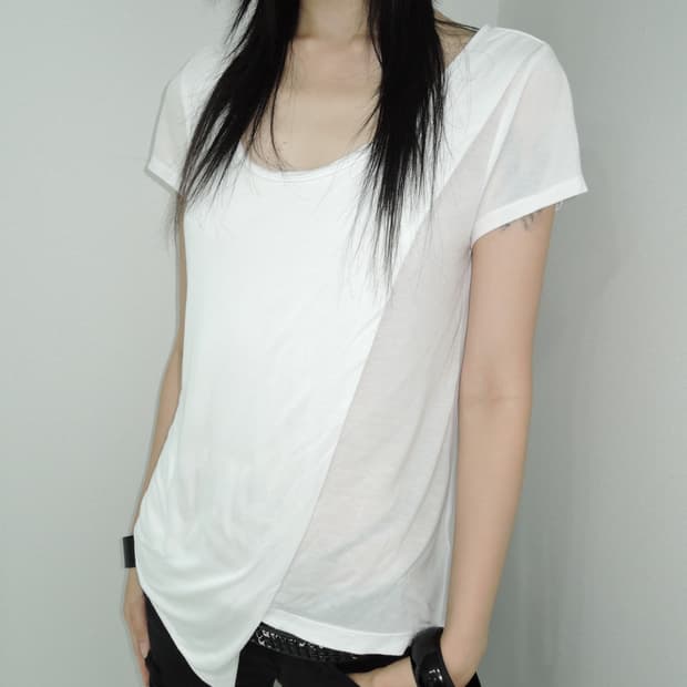 Asymmetric Hem T -Shirt