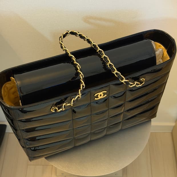 샤넬 블랙 에나멜 토트백