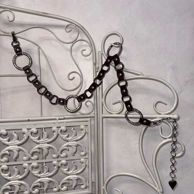 Dark brown cubic ring chain belt