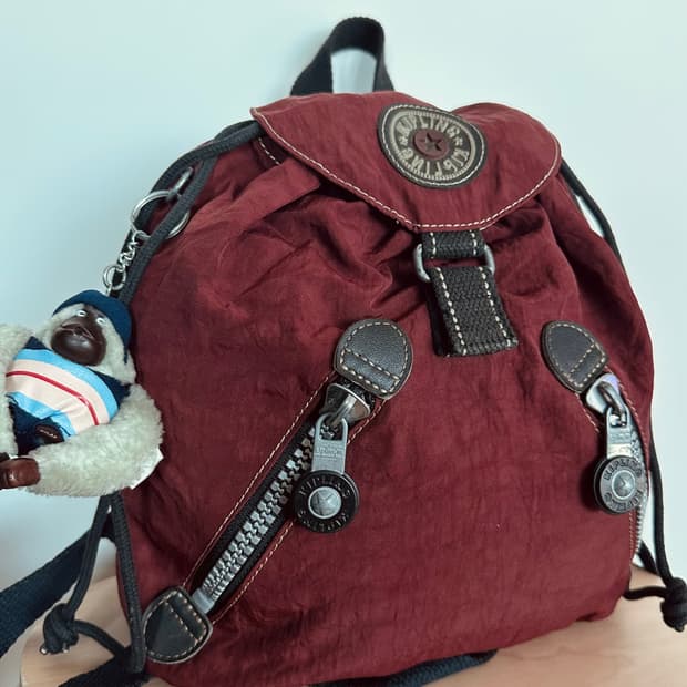 Kipling 버건디 미니 백팩