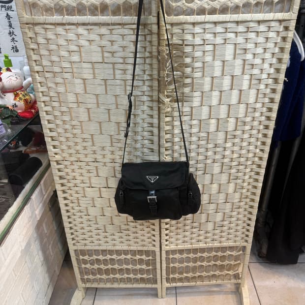 정품 프라다 나일론 사이드포켓 메신저백 팝니다