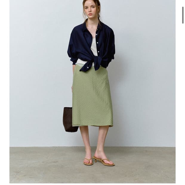 하네 도트 레이어 미디 스커트 light olive