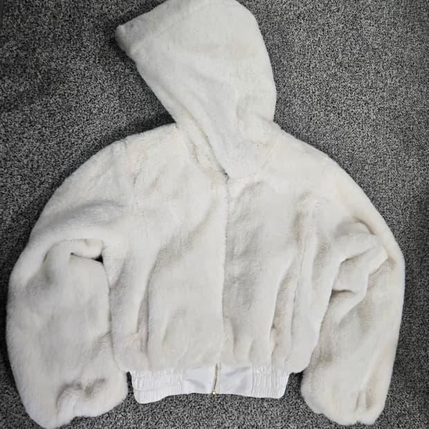 여성 화이트 후드 퍼자켓