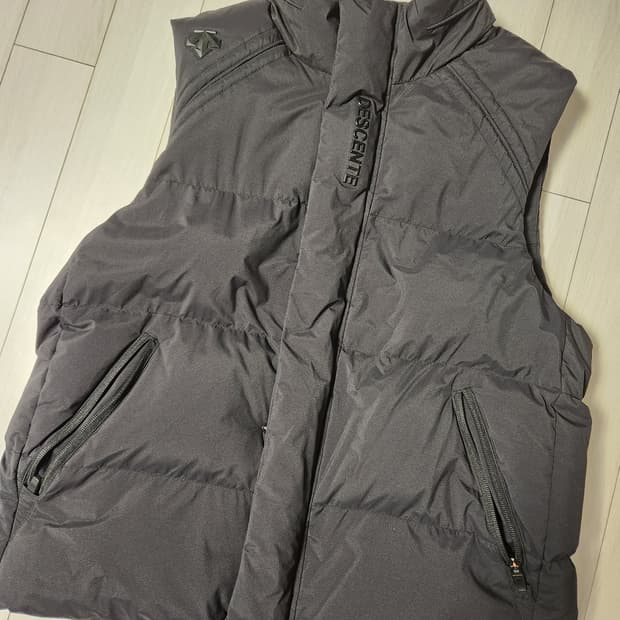 새상품급) 데상트 스키 다운 베스트 S9313SDV92 사이즈95 m

