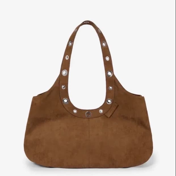 아캄 suede eyelet dumpling bag camel
