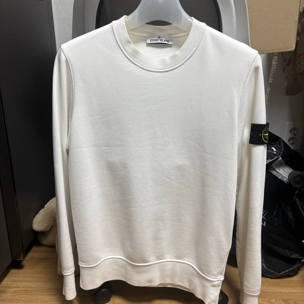 스톤아일랜드 화이트맨투맨