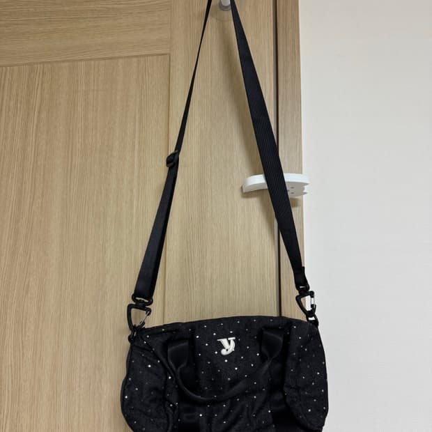 여밈 미니 더플백 스타 블랙