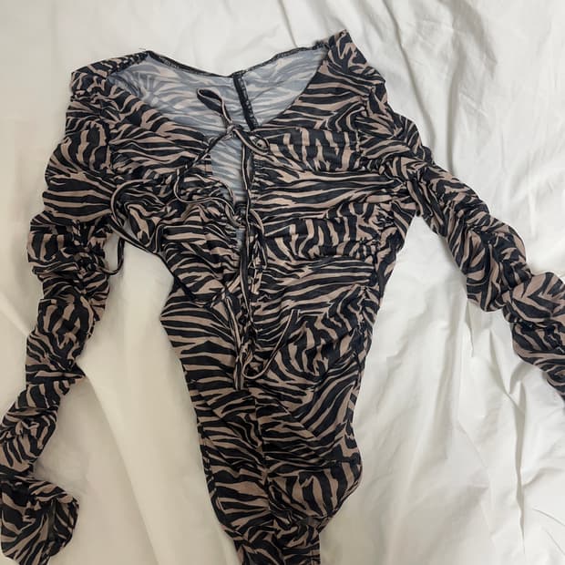 오네갸루 지브라 셔링 바디수트