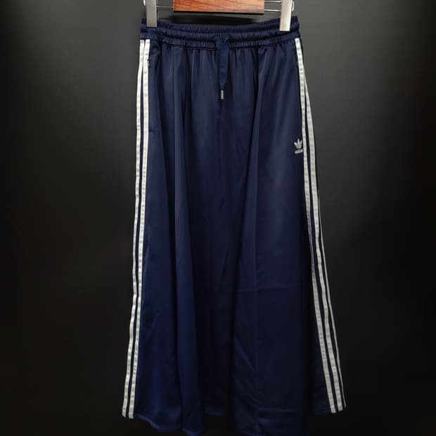 아디다스 불꽃 파이어버드 곤흰 네이비 와이드 스커트