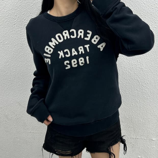 아베크롬비 센터로고 네이비 맨투맨 L
