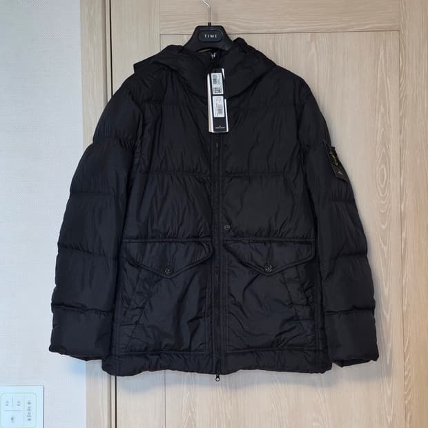 [구매 1달] 24FW 스톤아일랜드 크링클랩스 후드 패딩 M사이즈