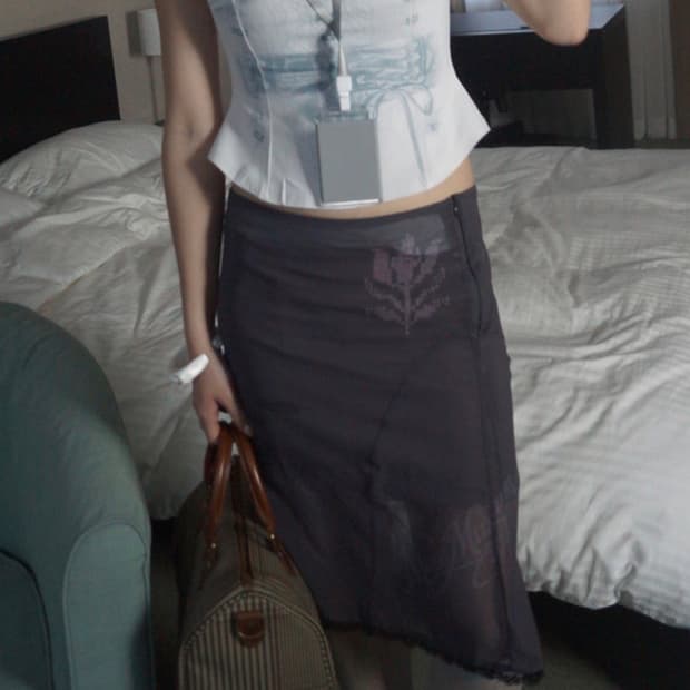 뮤즈뮤지엄) Printed Lace Midi Skirt_Charcoal