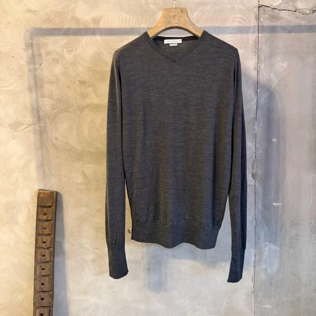 존스메들리 브이넥 니트 100