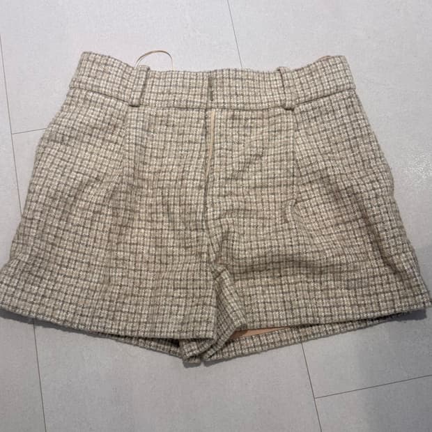 끌로에 트위드 반바지