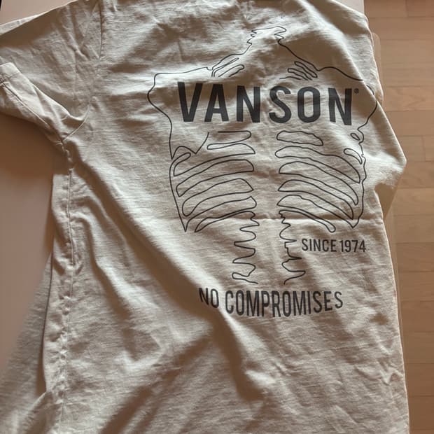 밴슨 레더스 백로고 본 그래픽 티셔츠