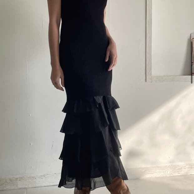 Black asymmetric cutted dress