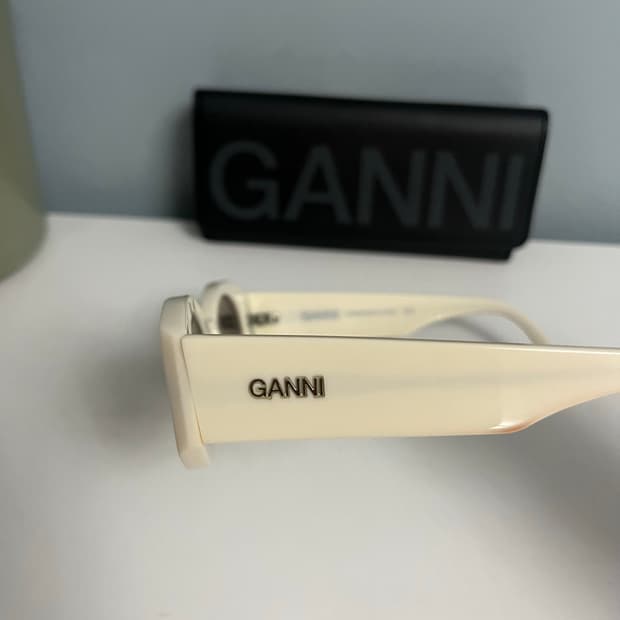 Ganni 선글라스