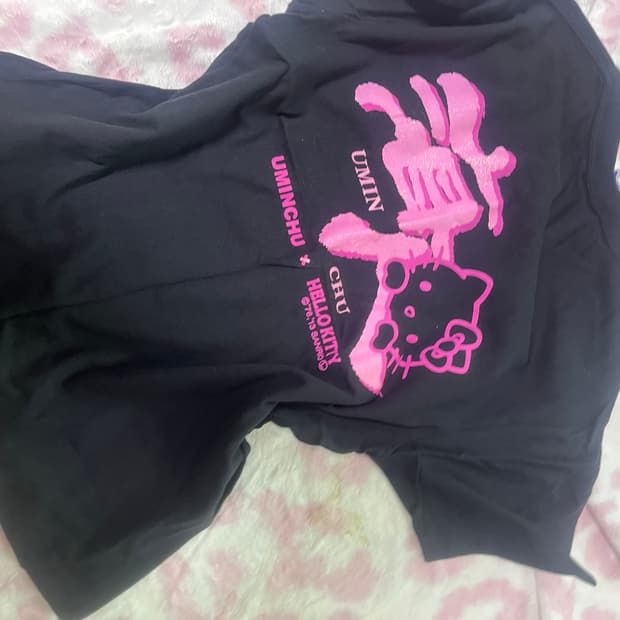 UMINGCHU 헬로키티 콜라보 반팔티 블랙