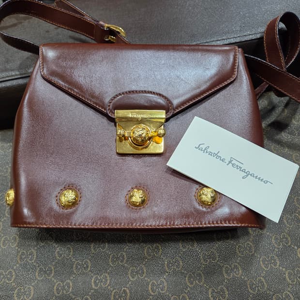 페라가모 미듐 크로스백