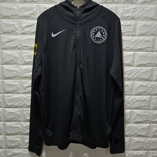 거의새것/ 나이키 엘레멘트 솔스티스 런 더 나잇 러닝 후디 M