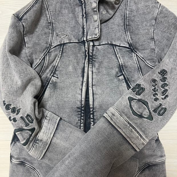 미스치프 컷 오프 후드 워시드 차콜 후드집업