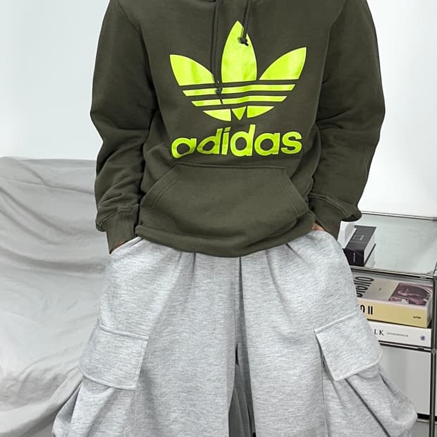 아디다스 카키 빅로고 후드티 100