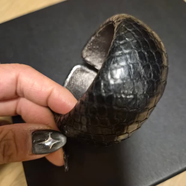 리얼 뱀피 뱅글