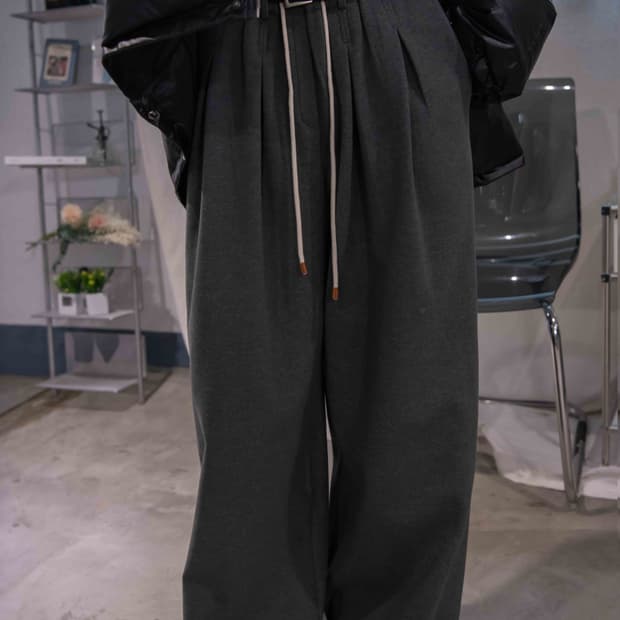 앳더앤드 콤마 와이드 밴딩 슬랙스 아웃핏