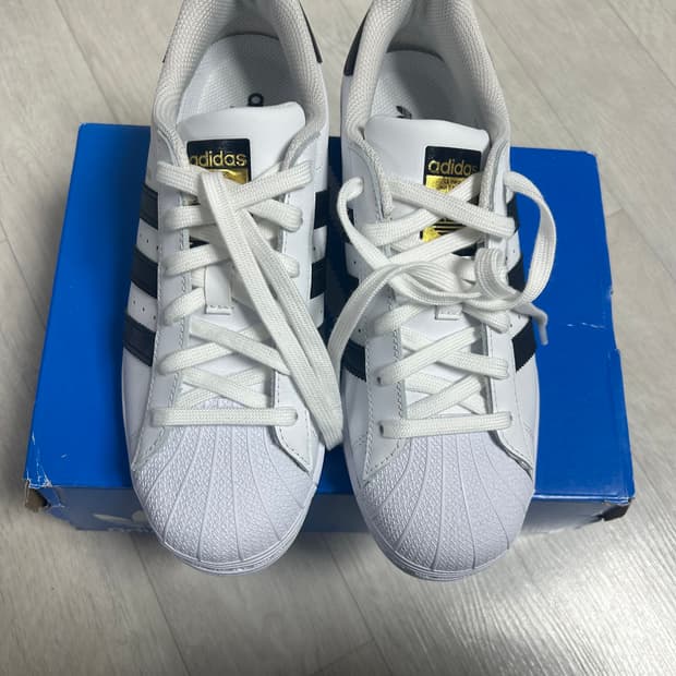 아디다스 슈퍼스타 흰검 245