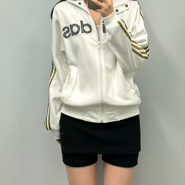 아디다스 루즈핏 화이트 카키 배색 트랙 져지 