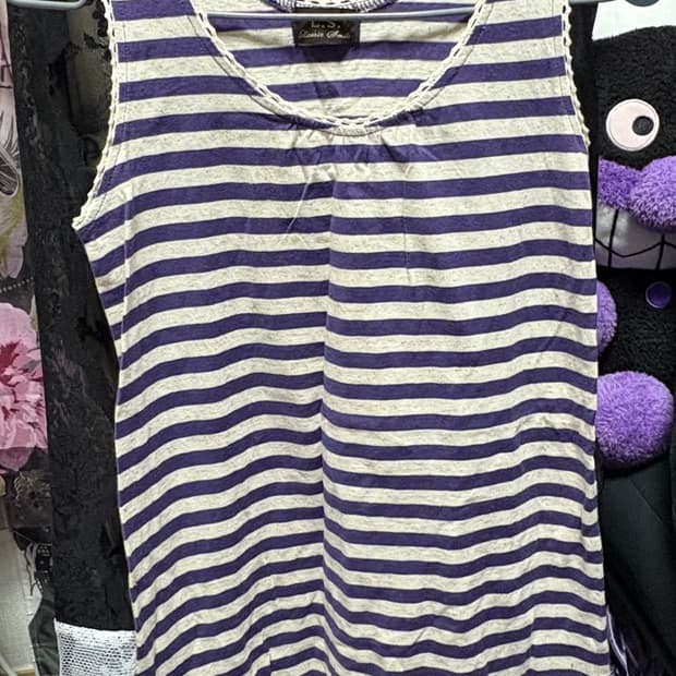 보라 스트라이프 레이스 슬리브리스 나시