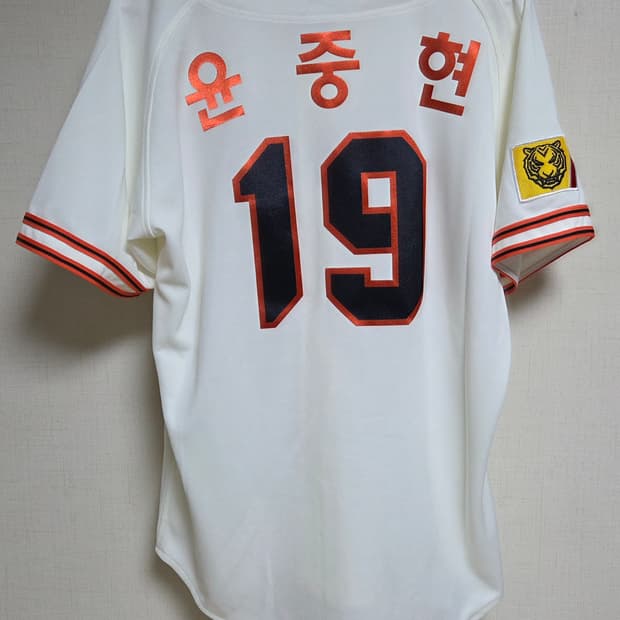 기아 타이거즈  19번 윤중현 유니폼