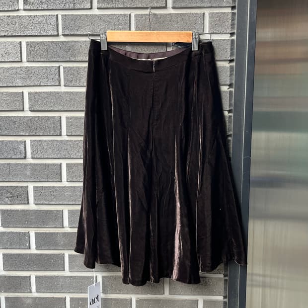 BURBERRY 버버리 벨벳 플레어 스커트