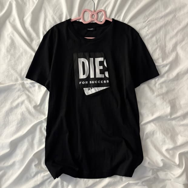 디젤 블랙 빅로고 반팔