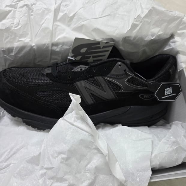 뉴발란스 990v6 트리플블랙