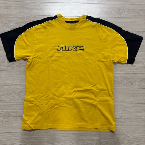 Nike 올드스쿨 반팔 XL 사이즈 팝니다.