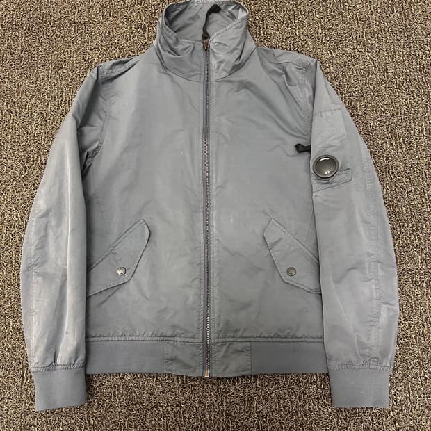 CP컴퍼니 한국매장판 렌즈 코팅 블루종 바람막이 100(L)