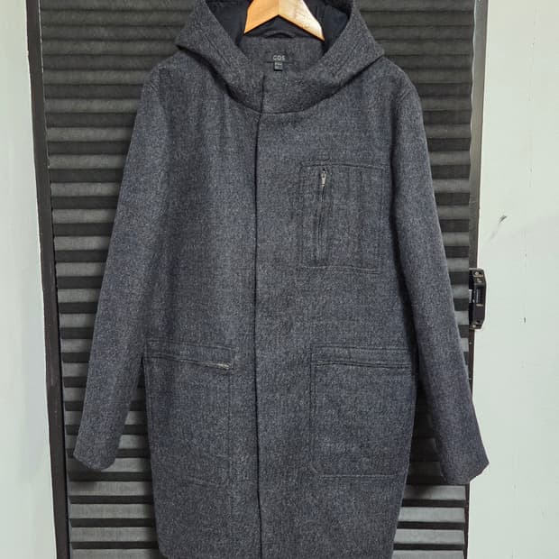 [코스] 가슴 지퍼 포켓 후드 울 패딩 코트 | 00165