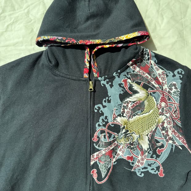 블랙 자수 하프 집업