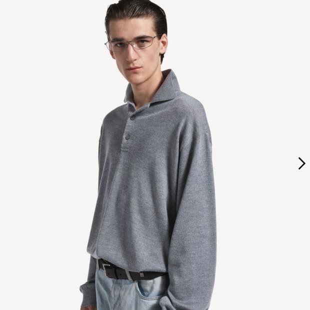 발렌시아가 폴로넥 스웨터 