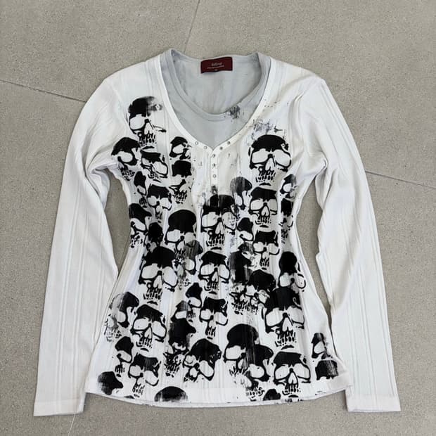 해골 프린팅 롱슬리브