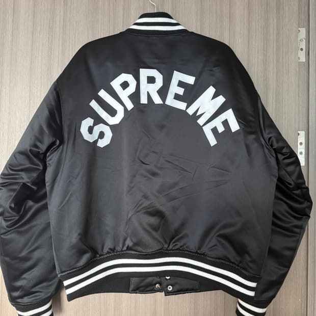 슈프림 미첼 & 네스 사틴 바시티 자켓 레드 - 24FW