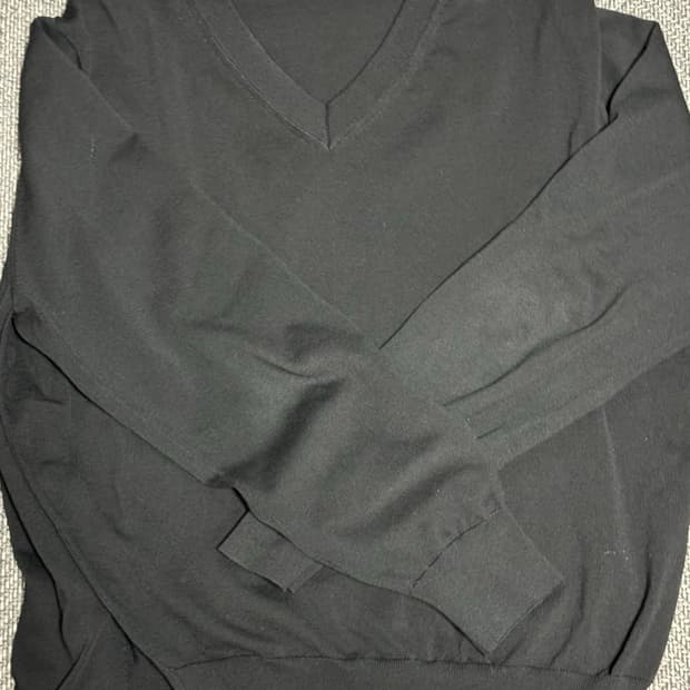 EE 브이넥 니트 블랙 (L)