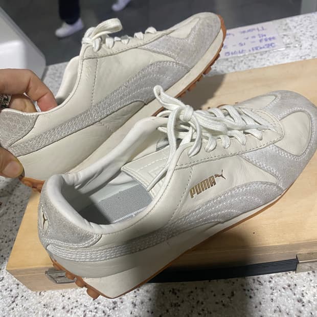 퓨마 아이보리 스니커즈 230