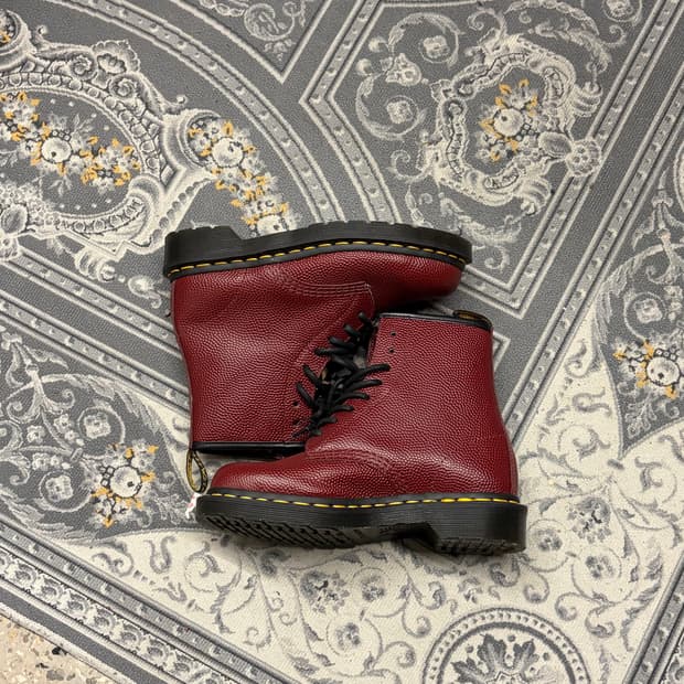 닥터마틴x스투시 8홀 체리레드 부츠