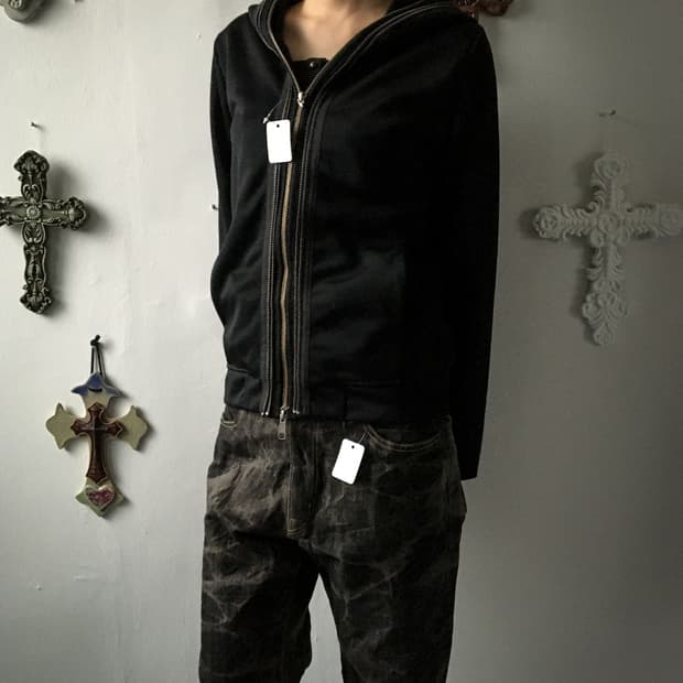 Zipper point hood zip up